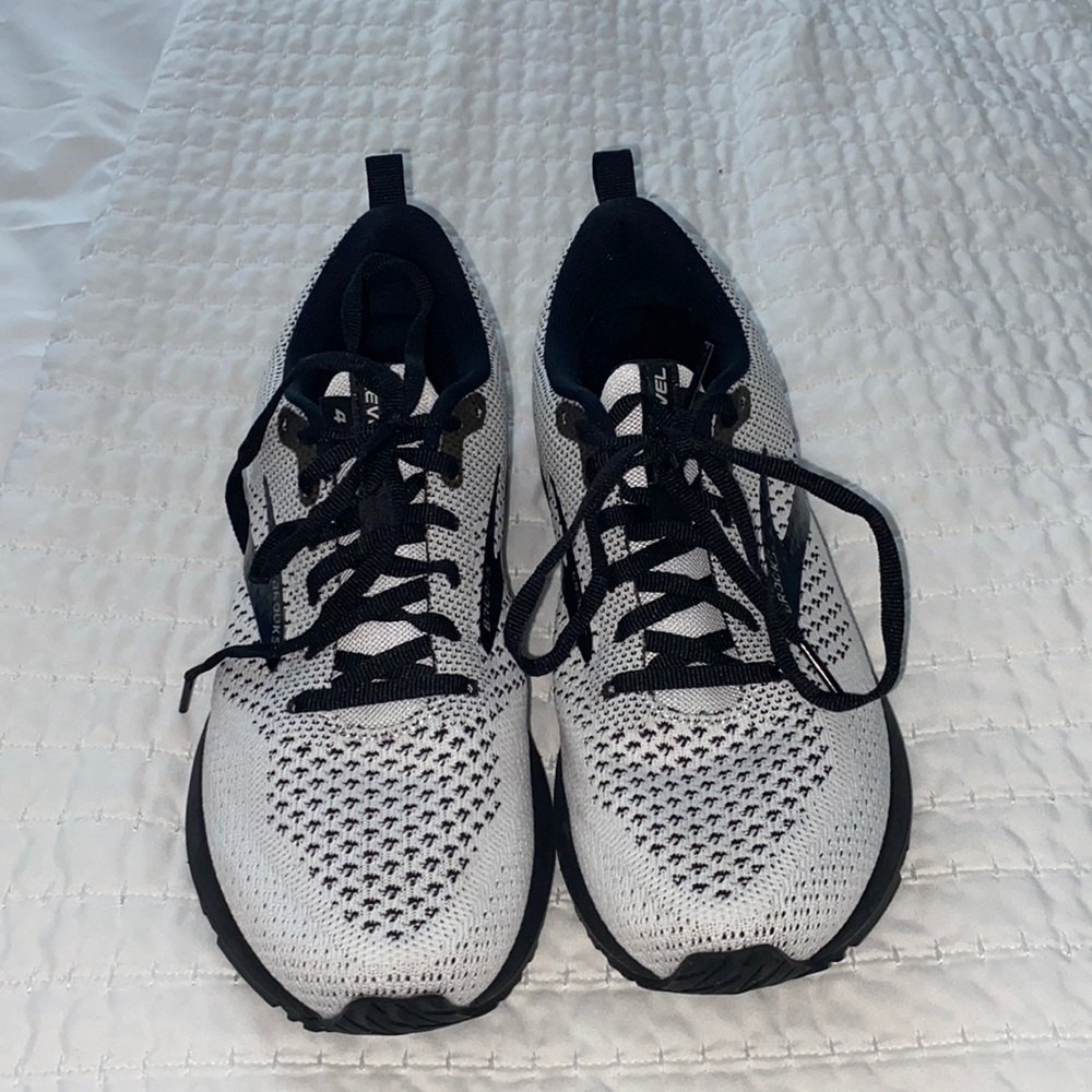 Brooks REVEL 4 RUNNING SHOE - WOMEN'S size 8